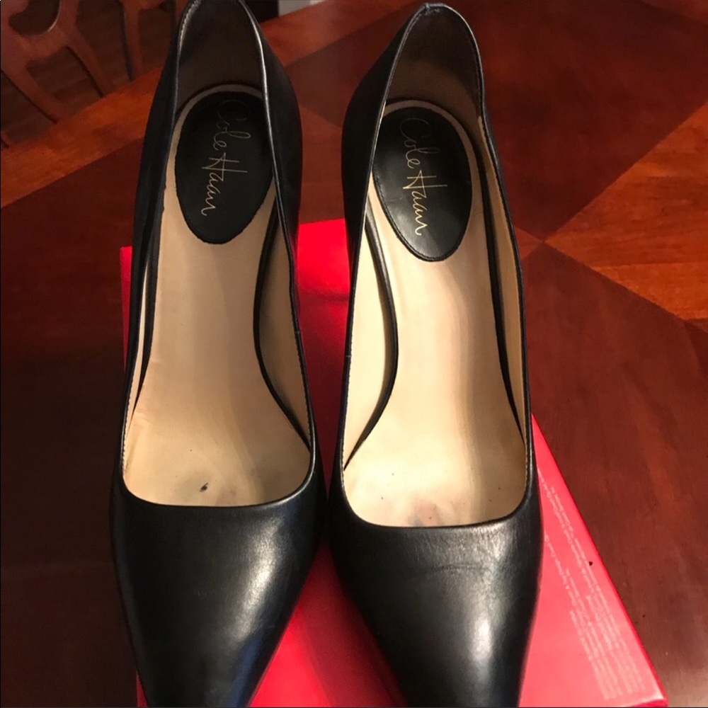 Barely worn black cole Haan pumps
